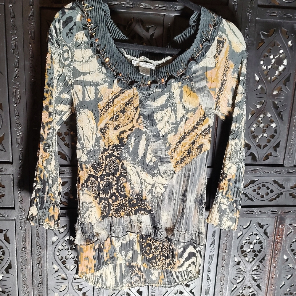 Alberto Makali Woman's Top. Medium